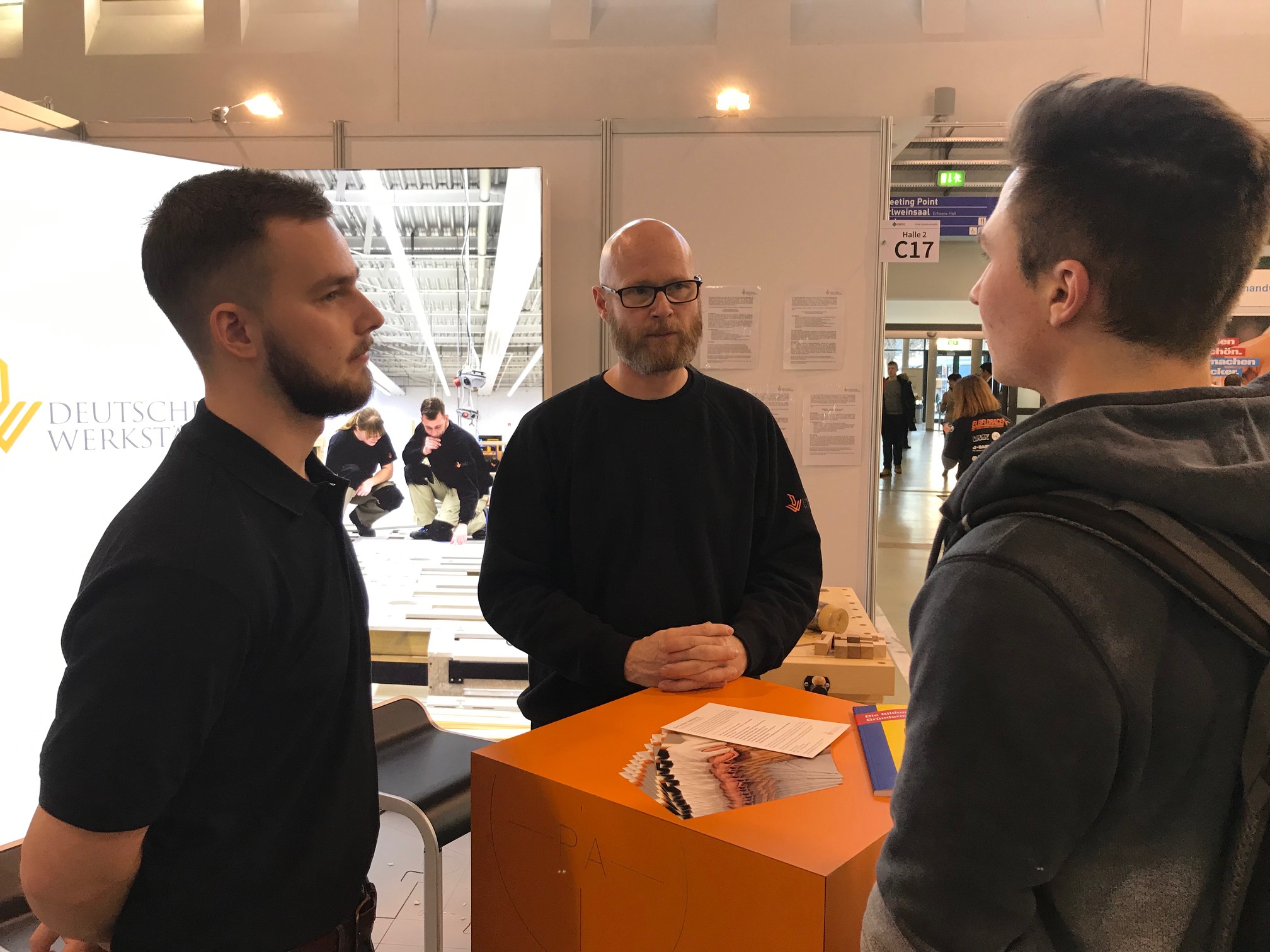 Auf der Messe Karrierestart waren im Januar 2020 erneut die Deutschen Werkstätten aus Dresden-Hellerau vertreten. Foto: DW/Juliane Richter